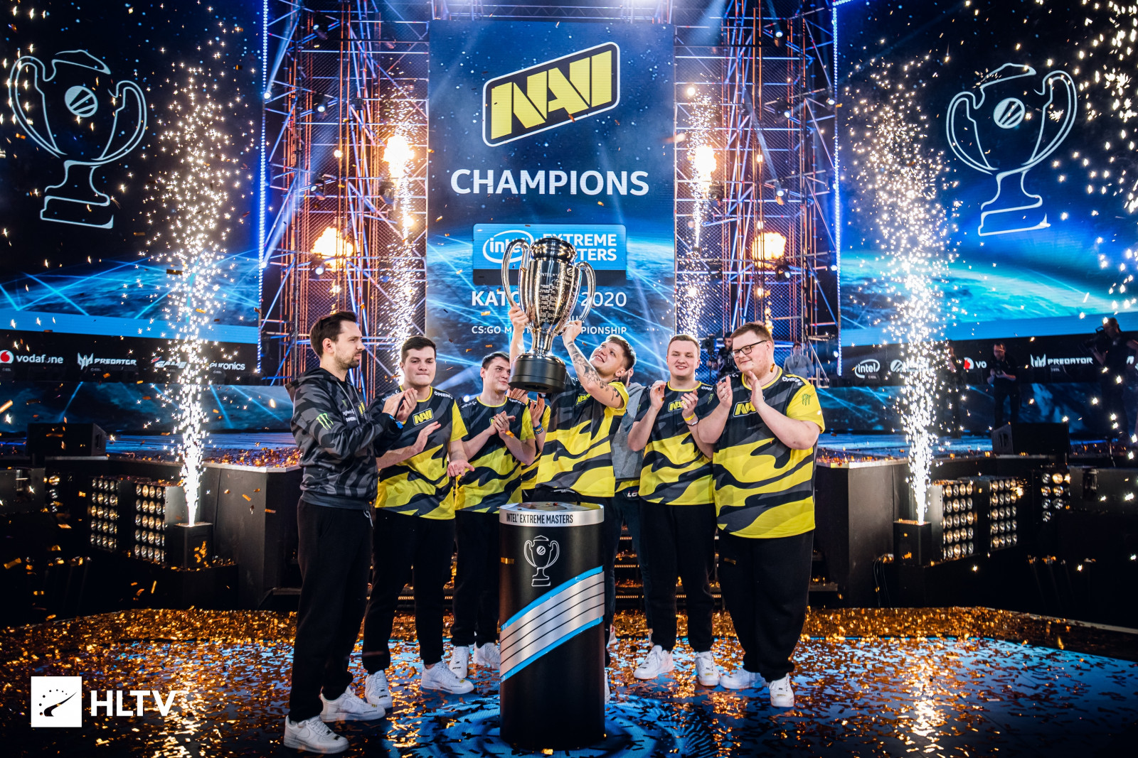 Navi team. Нави IEM Katowice 2020. Нави IEM Cologne 2021. Нави выиграли Катовице 2020. IEM Katowice 2020 Кубок.